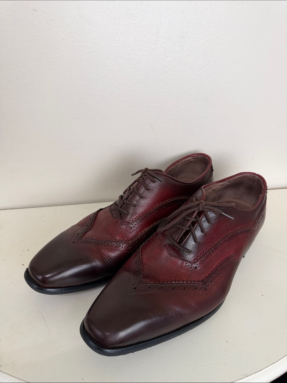 (2391) Men's Burgundy Leather Wingtip Derby Shoes, Size: 9.5